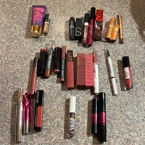 Lot of makeup Charlotte tilbury, tarte, kvd, mac, nars, maybelline, bare mineral